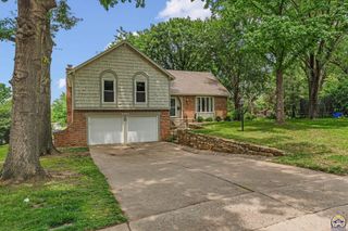 2324 SW 34th ST, Topeka, KS 66611