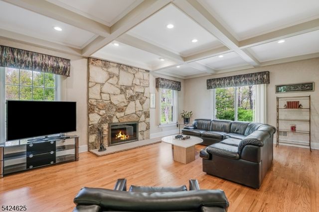 8 Waldron Dr, Bridgewater Twp., NJ 08836