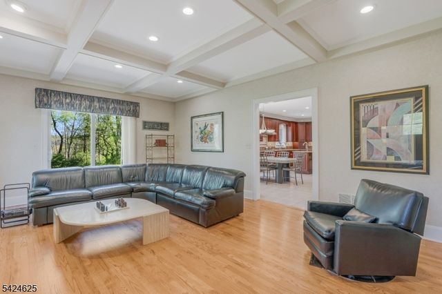 8 Waldron Dr, Bridgewater Twp., NJ 08836