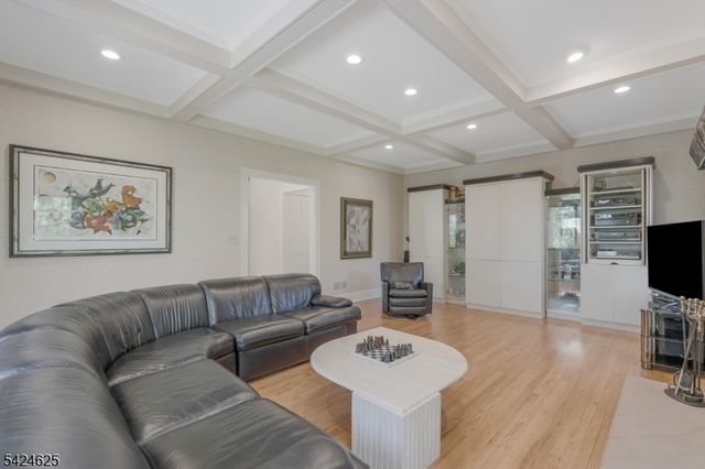 8 Waldron Dr, Bridgewater Twp., NJ 08836