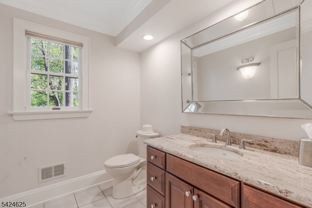 8 Waldron Dr, Bridgewater Twp., NJ 08836