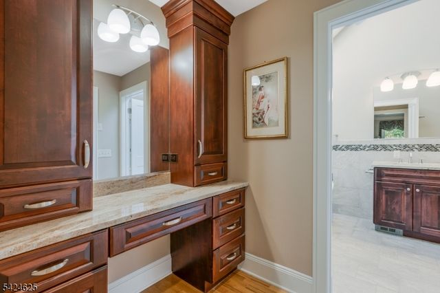 8 Waldron Dr, Bridgewater Twp., NJ 08836