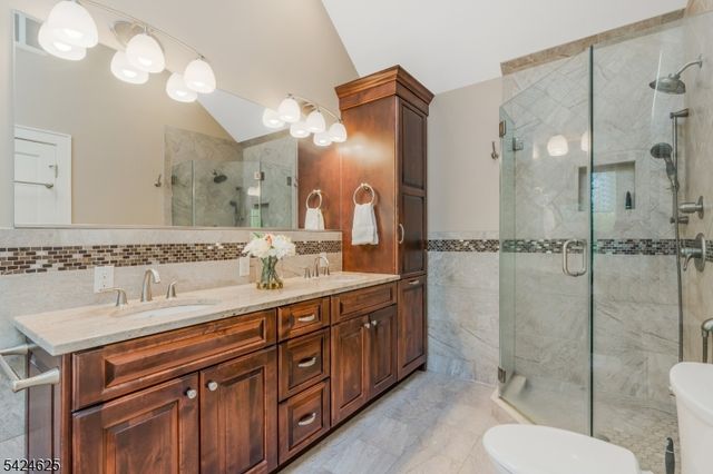 8 Waldron Dr, Bridgewater Twp., NJ 08836