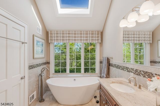 8 Waldron Dr, Bridgewater Twp., NJ 08836