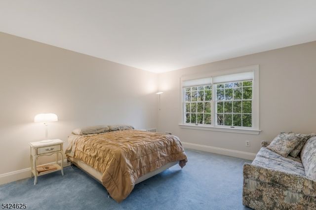 8 Waldron Dr, Bridgewater Twp., NJ 08836