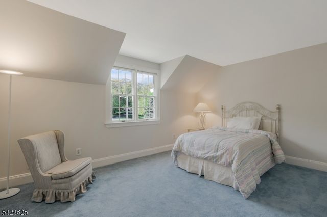 8 Waldron Dr, Bridgewater Twp., NJ 08836