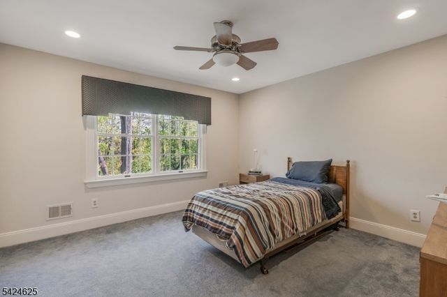 8 Waldron Dr, Bridgewater Twp., NJ 08836