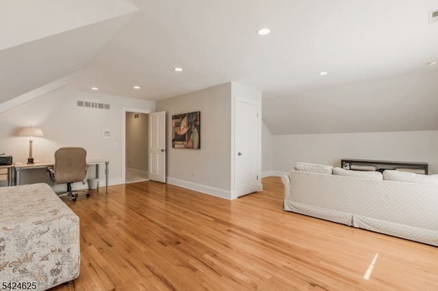 8 Waldron Dr, Bridgewater Twp., NJ 08836