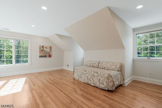 8 Waldron Dr, Bridgewater Twp., NJ 08836