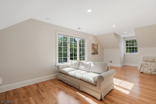 8 Waldron Dr, Bridgewater Twp., NJ 08836