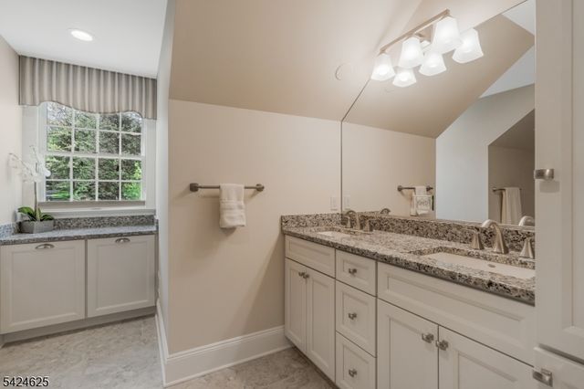 8 Waldron Dr, Bridgewater Twp., NJ 08836
