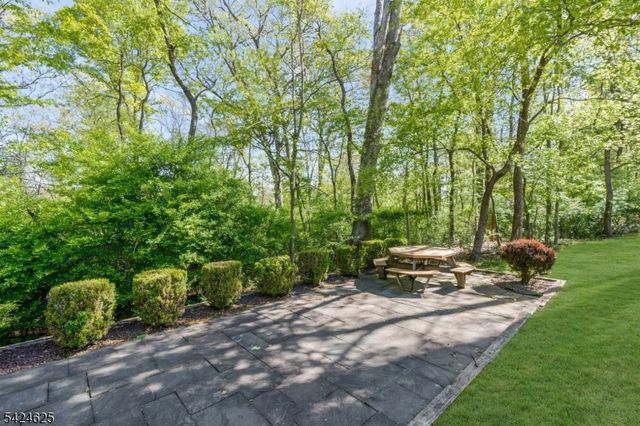 8 Waldron Dr, Bridgewater Twp., NJ 08836