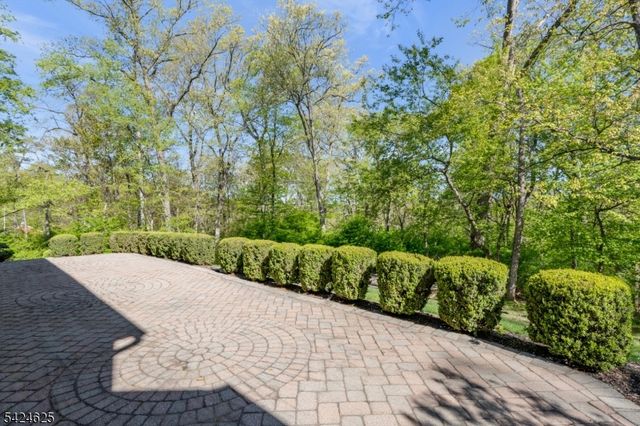 8 Waldron Dr, Bridgewater Twp., NJ 08836