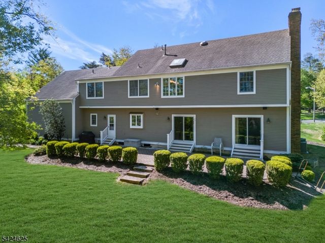 8 Waldron Dr, Bridgewater Twp., NJ 08836