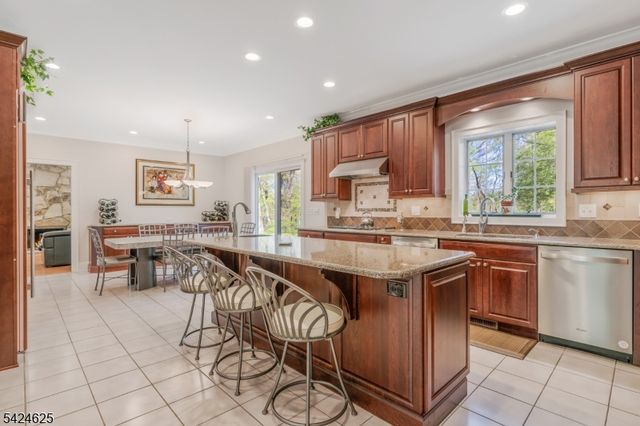 8 Waldron Dr, Bridgewater Twp., NJ 08836