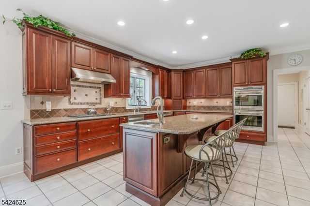 8 Waldron Dr, Bridgewater Twp., NJ 08836