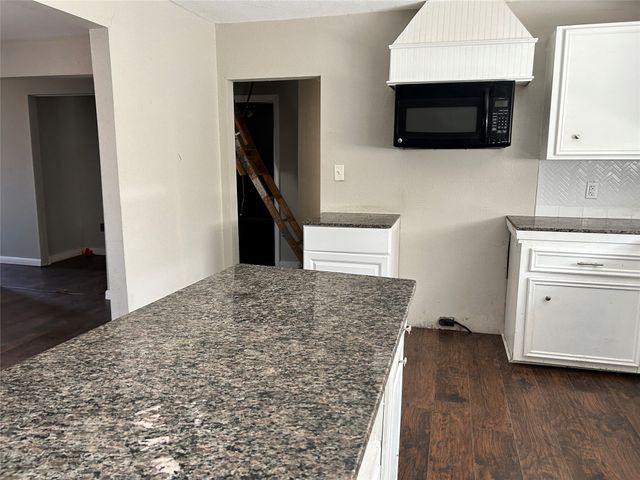 103 E Cayuga Drive, Athens, TX 75751