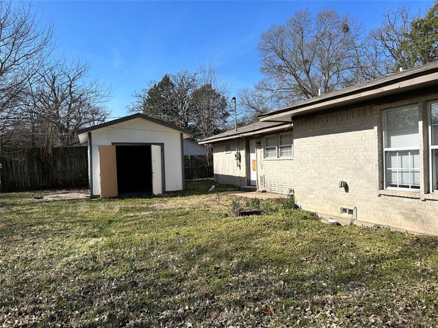 103 E Cayuga Drive, Athens, TX 75751