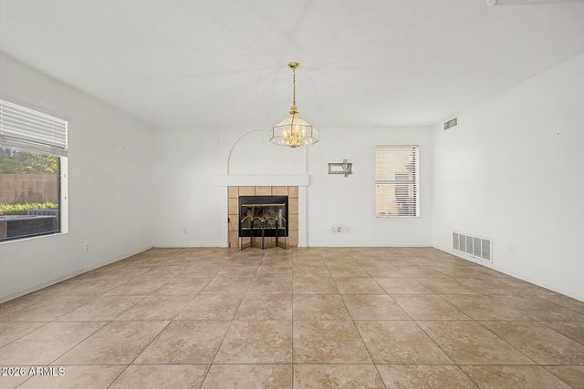2031 E PARKSIDE Lane, Phoenix, AZ 85024