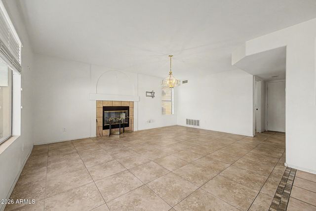 2031 E PARKSIDE Lane, Phoenix, AZ 85024