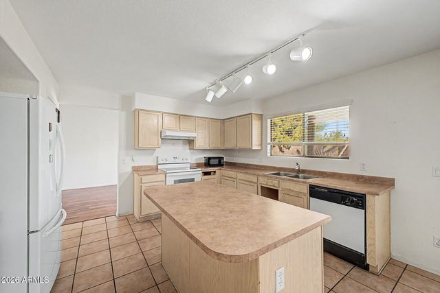 2031 E PARKSIDE Lane, Phoenix, AZ 85024