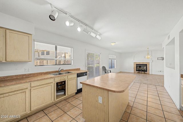 2031 E PARKSIDE Lane, Phoenix, AZ 85024