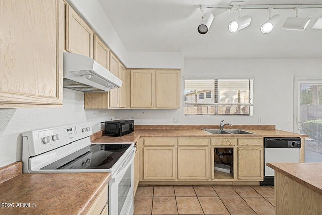 2031 E PARKSIDE Lane, Phoenix, AZ 85024