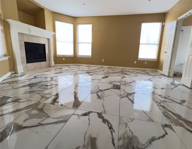 1005 Raspberry Lane, Desoto, TX 75115