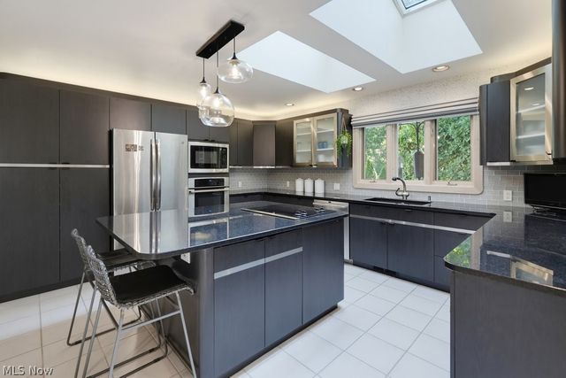 2596 Dodd Road, Willoughby Hills, OH 44094