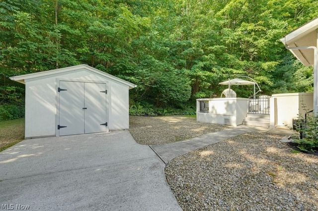 2596 Dodd Road, Willoughby Hills, OH 44094