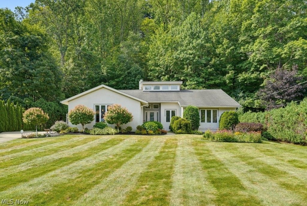 2596 Dodd Road, Willoughby Hills, OH 44094