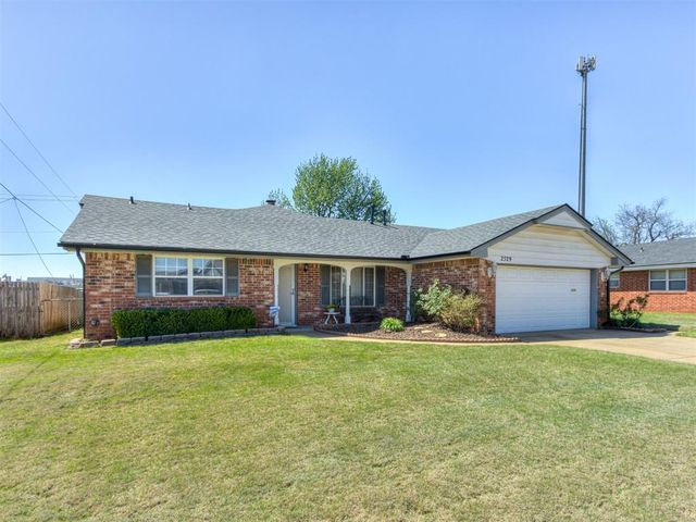 2529 Edgewood Drive, Moore, OK 73160