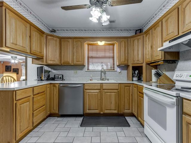 2529 Edgewood Drive, Moore, OK 73160