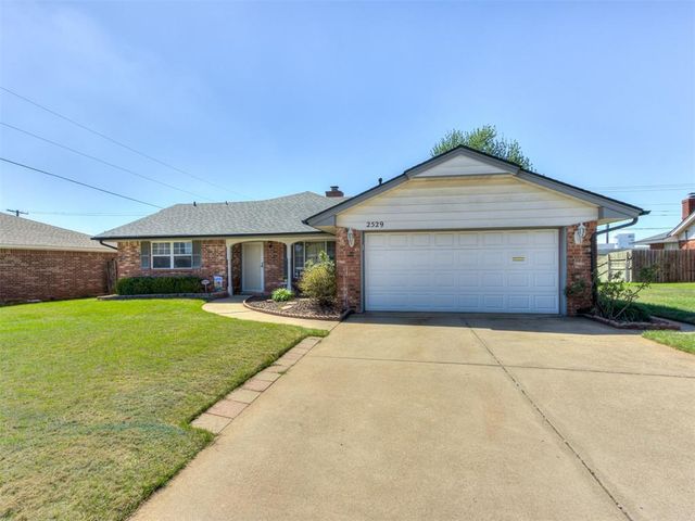 2529 Edgewood Drive, Moore, OK 73160