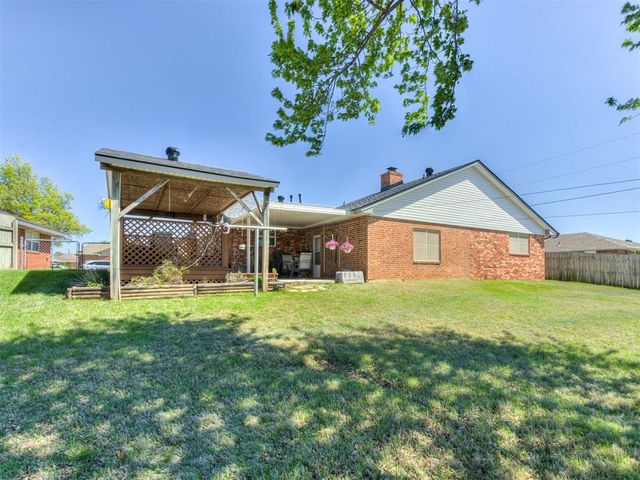 2529 Edgewood Drive, Moore, OK 73160