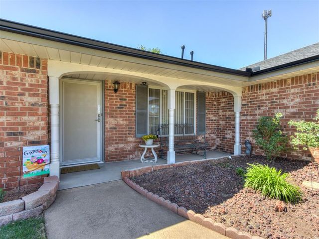 2529 Edgewood Drive, Moore, OK 73160