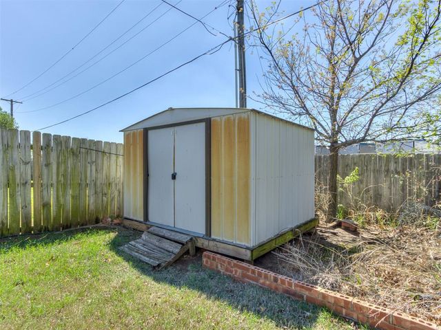 2529 Edgewood Drive, Moore, OK 73160