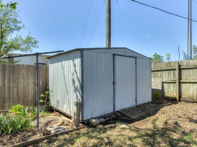 2529 Edgewood Drive, Moore, OK 73160