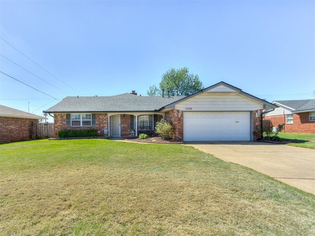 2529 Edgewood Drive, Moore, OK 73160
