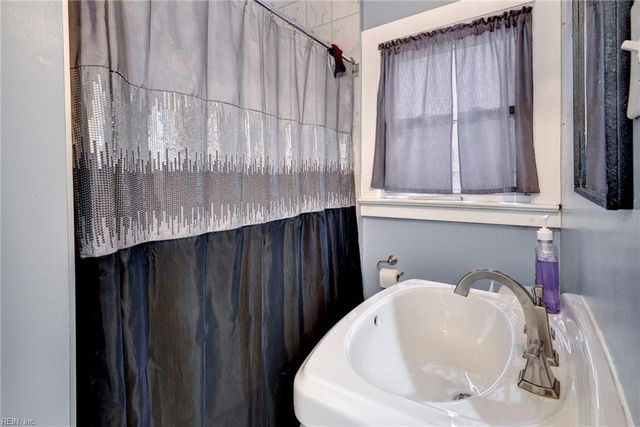 135 Pochin PL, Hampton, VA 23661