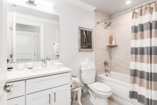 7652 Madison Street 309, Forest Park, IL 60130