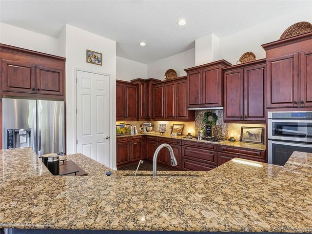 6121 AVOCETRIDGE DRIVE, Lithia, FL 33547