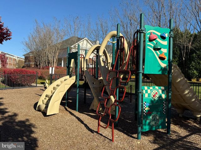 43669 MCDOWELL SQ, Leesburg, VA 20176