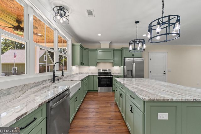 39 Virginia Street, Lavonia, GA 30553