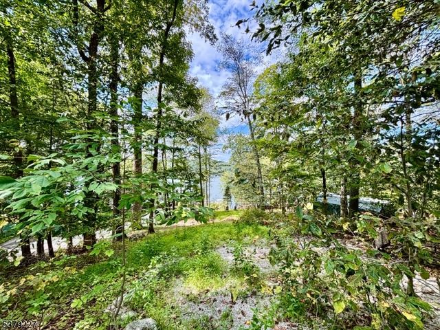 22 Raccoon Island Rd, Jefferson Twp., NJ 07849