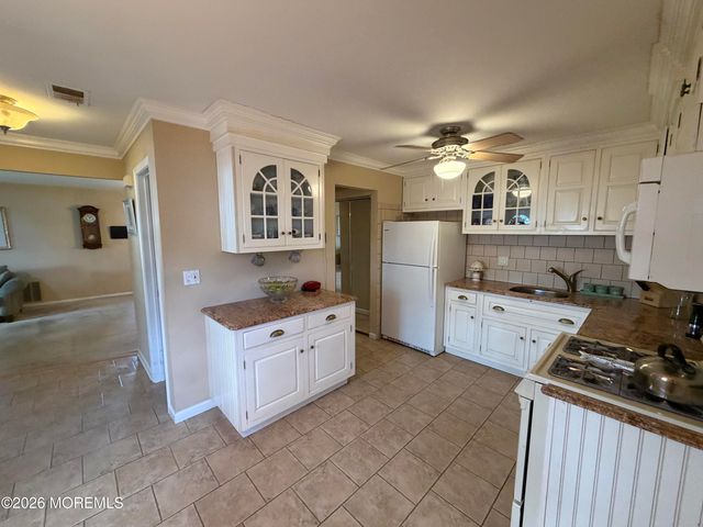 15 Stowe Court, Freehold, NJ 07728