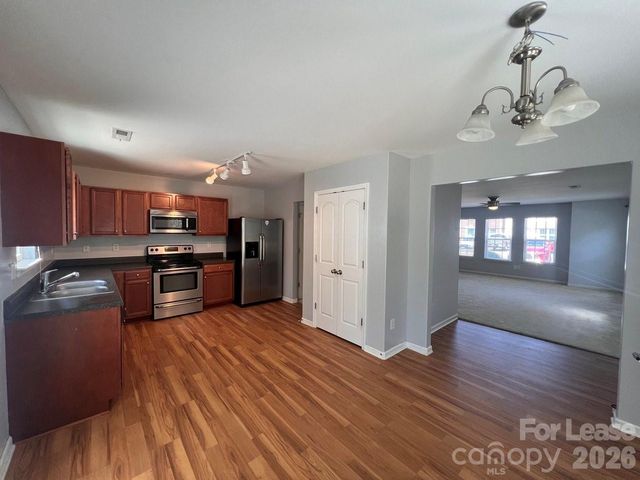9505 Drains Bay Court, Charlotte, NC 28214
