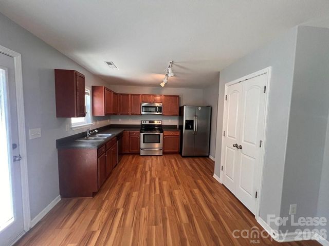 9505 Drains Bay Court, Charlotte, NC 28214
