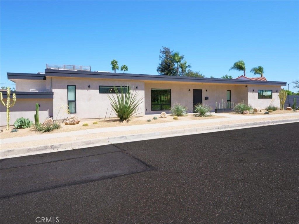 Image 1 of property listing at 4756 Keniston Avenue, Los Angeles, CA 90043