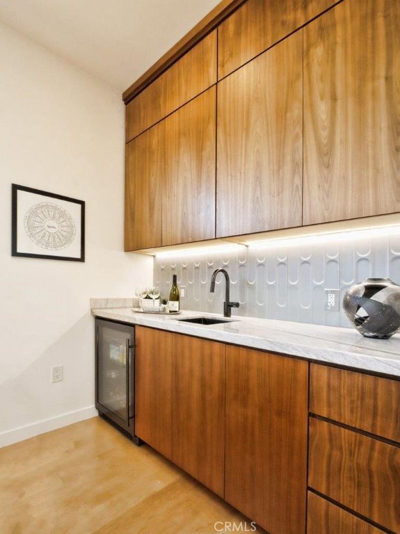 Image 16 of property listing at 4756 Keniston Avenue, Los Angeles, CA 90043